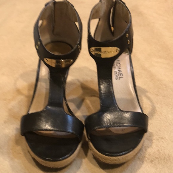 Micheal Kors Ladies size 7 shoes - Picture 2 of 6